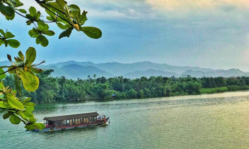 Hue Boat and Perfume River